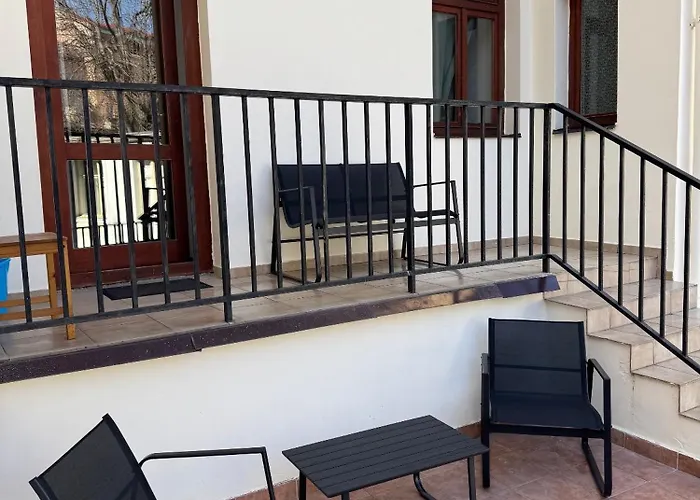 - Sleeps 2 -smoking On Balcony - Pets -wifi Prag