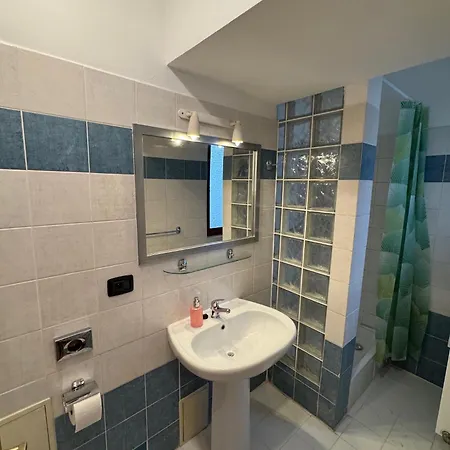 - Sleeps 2 -smoking On Balcony - Pets -wifi Appartement Prague