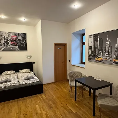 Cosy With Terrace Near Florenc *