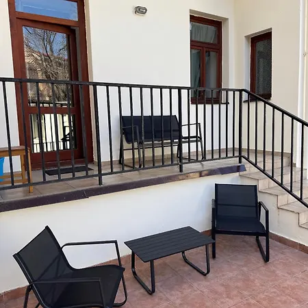 Cosy With Terrace Near Florenc Prag